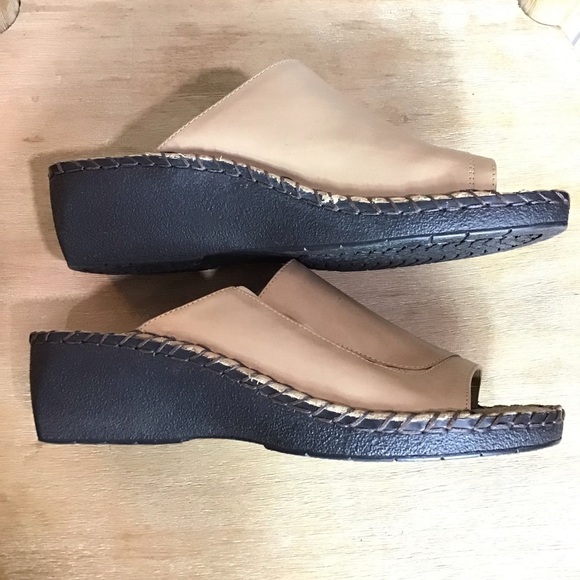 Duck Head Womens Shelly Sand Tan Slip-On Comfort Sandal Size 8.5 - Picture 4 of 8